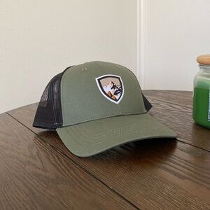 NWOT Mens Kuhl trucker hat